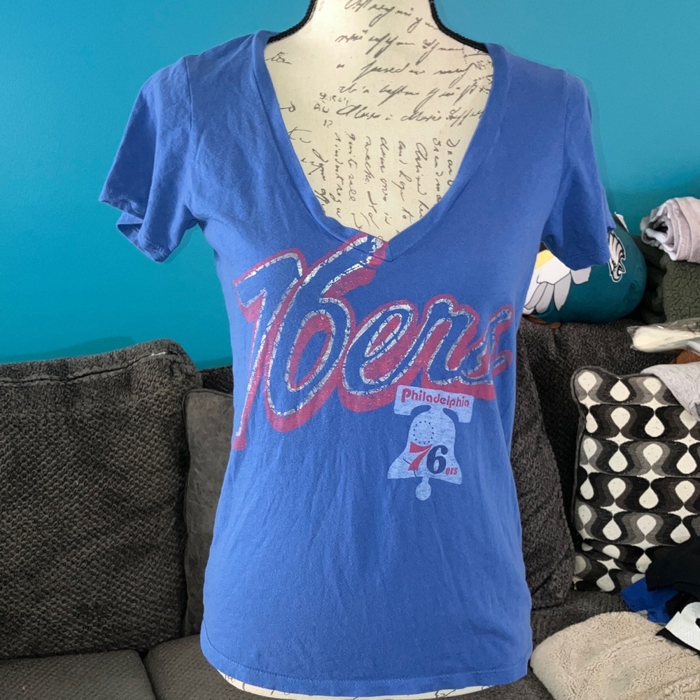 Junk Food Clothing 76ers Vintage V-Neck Tee, Medium